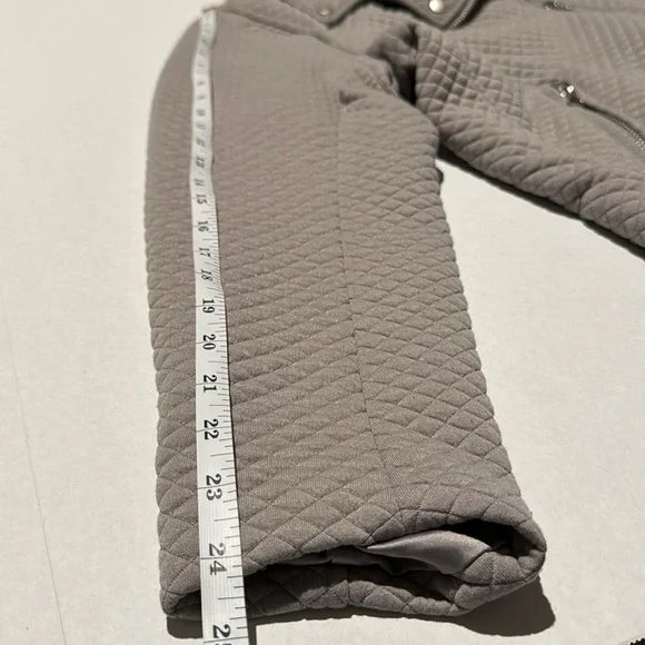 TORRID PEBBLE GREY QUILTED‎ KNIT MOTO JACKET - 2 - Picture 7 of 10